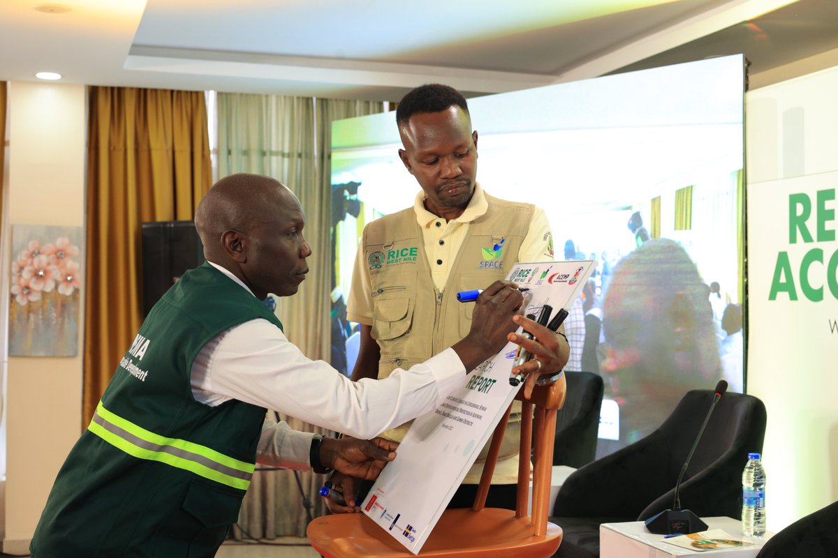 RICEWestNile's tweet image. 🌍✨ Today, key stakeholders stepped forward and signed commitments to play their roles in achieving #ClimateJustice, #EnvironmentalAccountability, and #CollaborativeActions.

From local government leaders to CSOs, cultural institutions, youth, and community representativesbeach