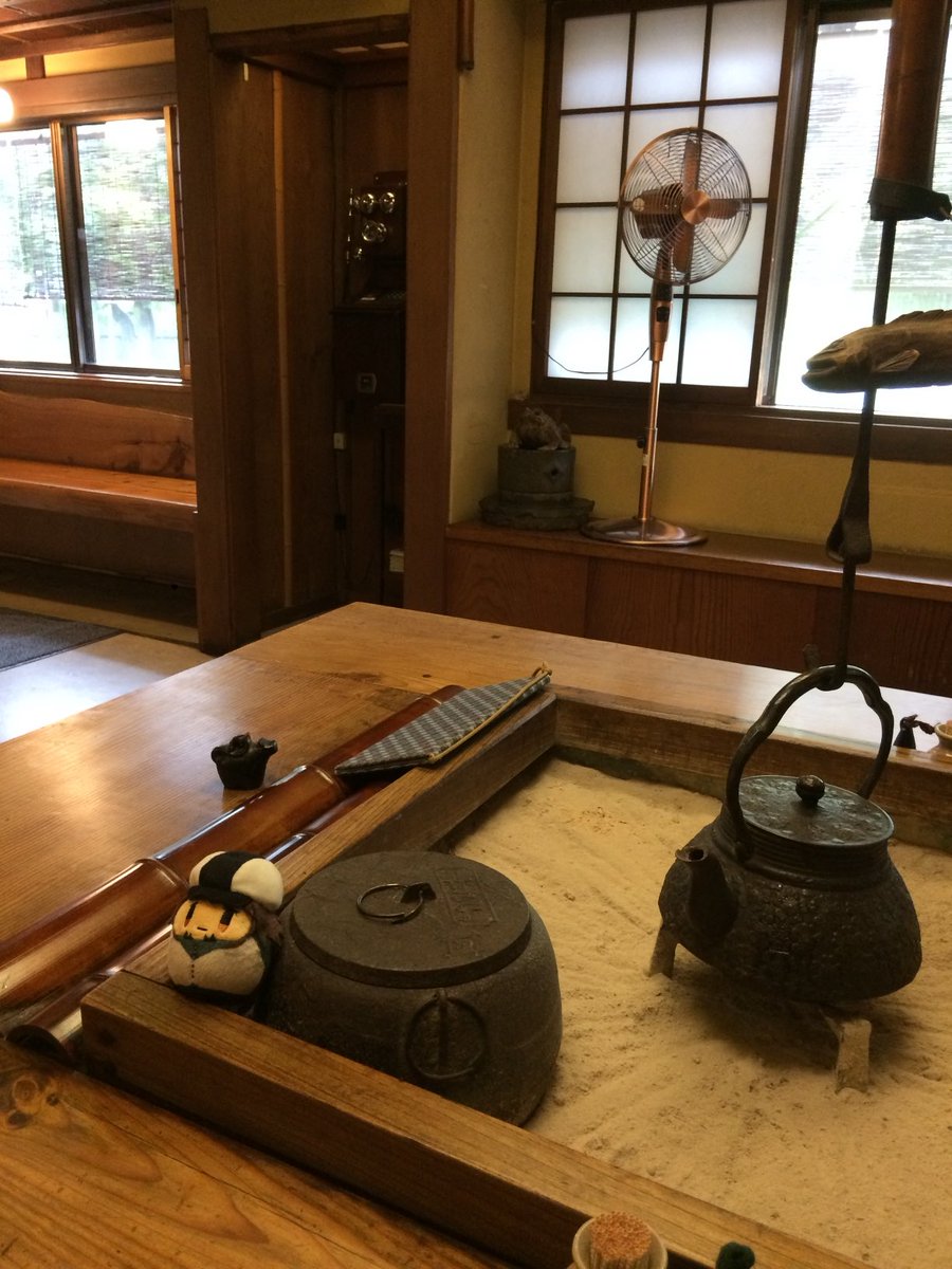 「なす術もなく虚ろな目で鉄鍋にくっつくころ」とはこういうやつ