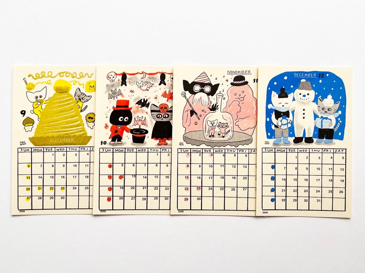 多田玲子さんの「おちゃめでのんきなカレンダー」が入荷しております🐙🥤
多田さんの愛猫「しお」＆「こしょう」ちゃんと愉快な仲間たちと共に、2026年もポップでハッピーな日々を過ごしましょう〜✌🏻◝✩
小ぶりなサイズなので、場所を選ばす飾っていただけます☺️キッチンや職場のデスクなどにぜひ◎