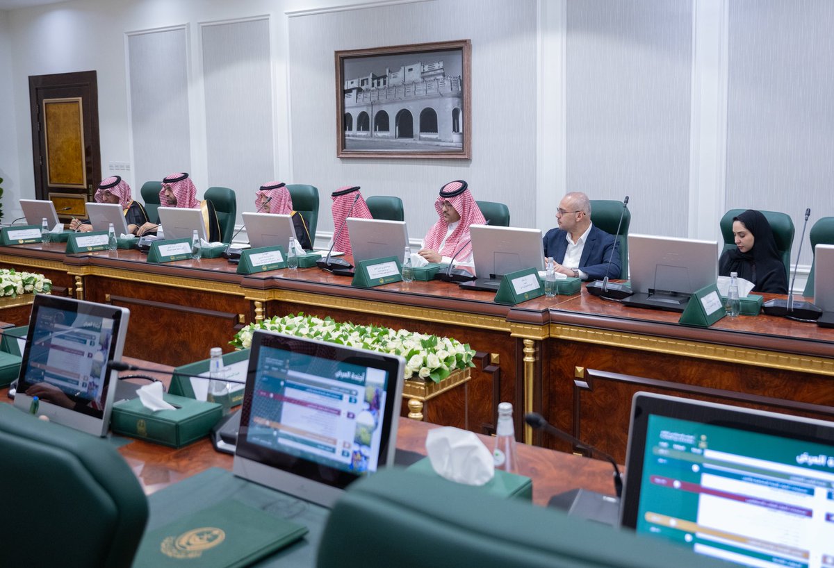 سمو #أمير_الحدود_الشمالية يرأس اجتماع اللجنة الإشرافية للمكتب الإستراتيجي لتطوير المنطقة.

spa.gov.sa/N2456990