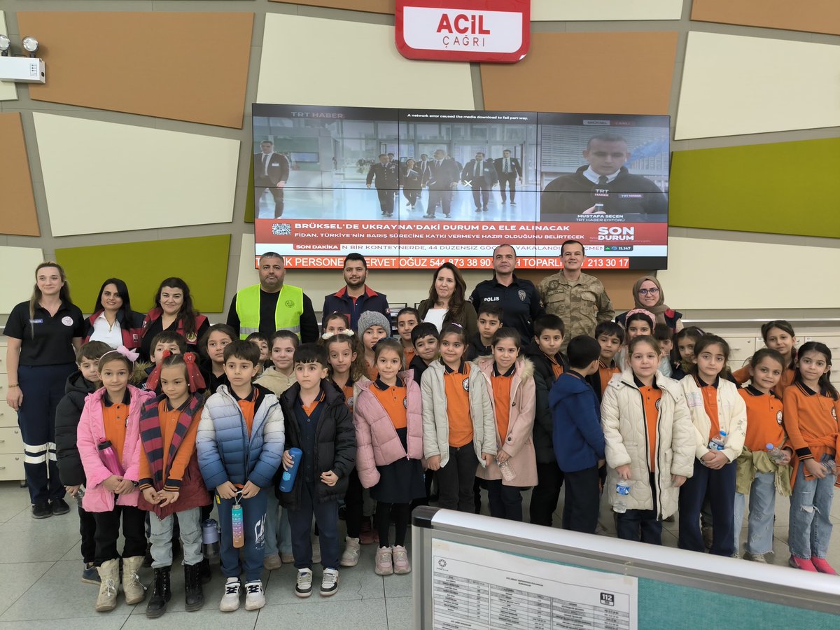 Mardin112acm's tweet image. 112 Acil Çağrı Numarası tanıtım faaliyeti kapsamında kurumumuzu ziyaret eden Artuklu Elifana İlkokulu(1.grup) öğrencilerine acil durumda 112’nin tek numara olduğu anlatıldı ve 112 temalı promosyonlar dağıtıldı. 
@TC_icisleri @Mardin_Valiligi @iletisim @illeridaresi @112teknumara