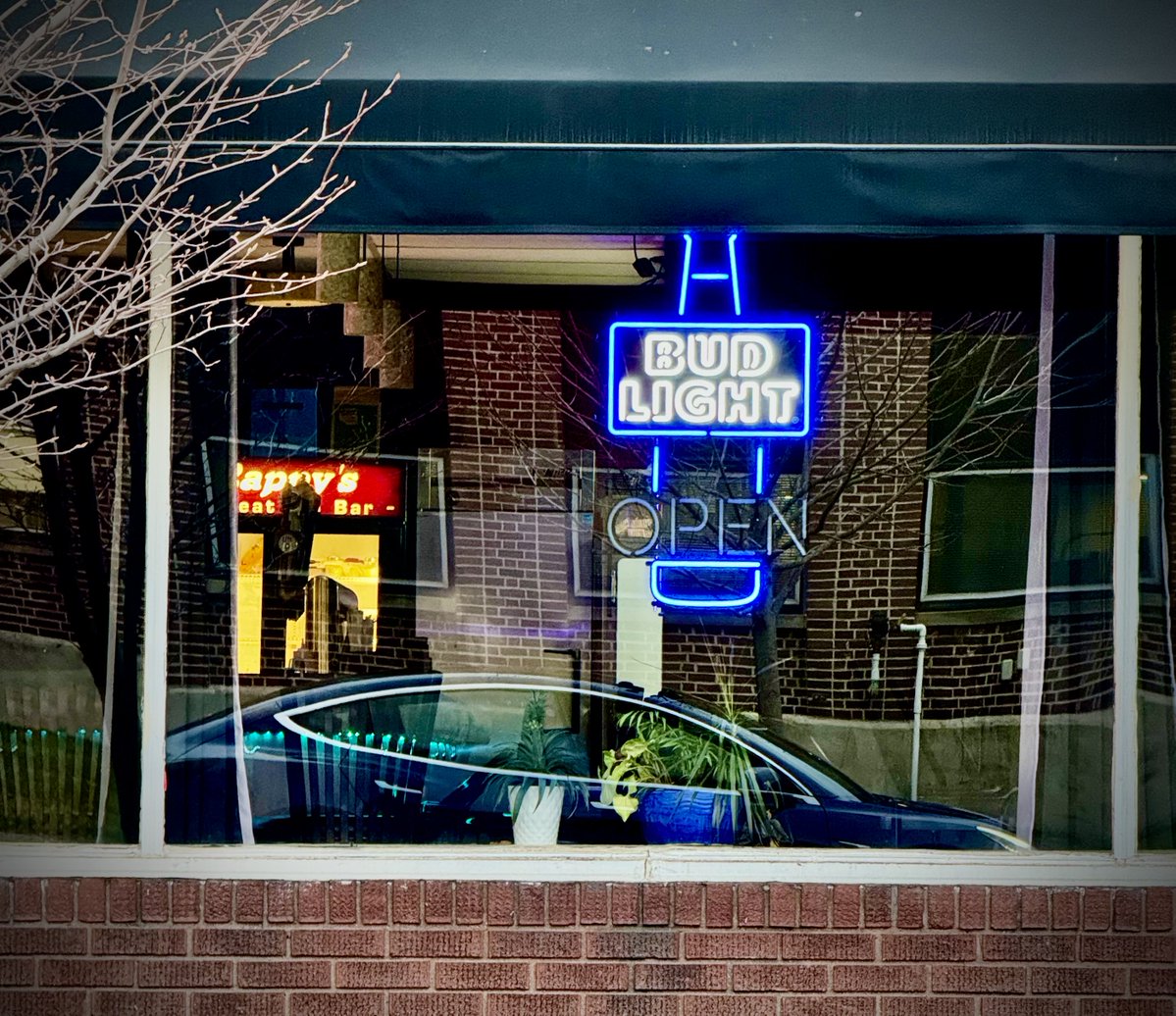 DJAphotoart's tweet image. #AlphabetChallenge #WeekWforWindows 

#photography #streetphotography