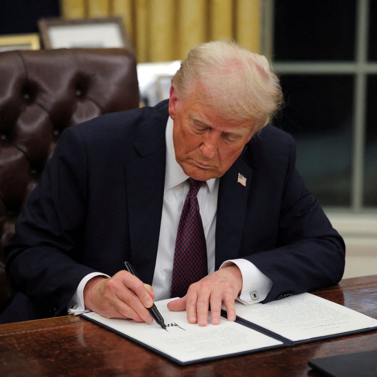 Last week, the New York Times claimed President Trump was fatigued and cutting his hours. 

The White House just OBLITERATED that story, releasing official Oval Office logs showing he’s grinding through 12-hour workdays. 

The Fake News is getting real desperate for stories these