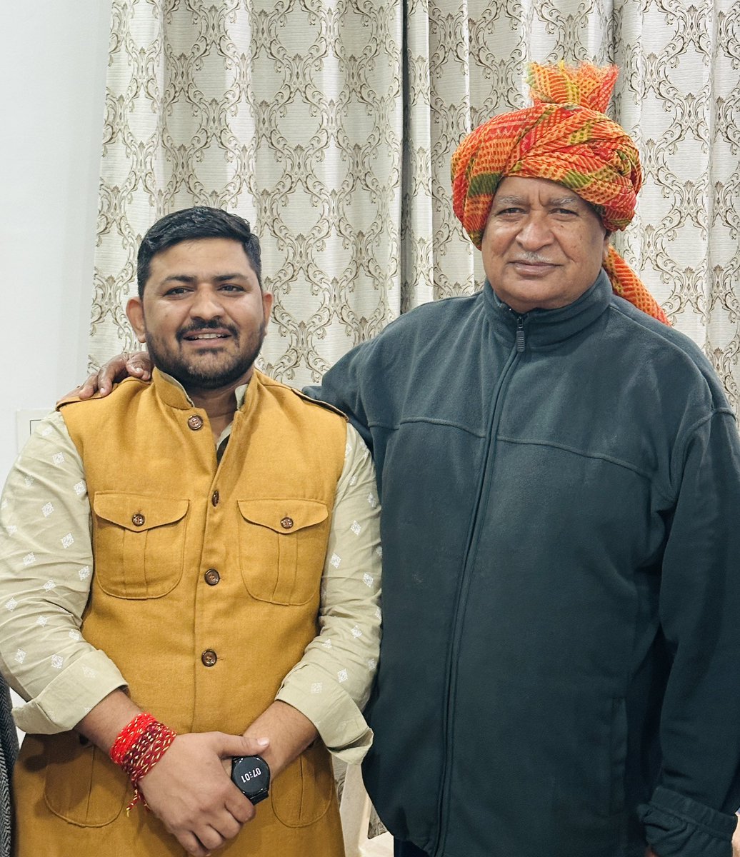 हरियाणा के पूर्व मंत्री व पूर्व सांसद श्री राजकुमार जी सैनी साहब से मुलाक़ात की तथा उन्होंने हमारे साथियों के द्वारा राजस्थान के अन्दर हक व अधिकारों की लड़ाई लड़ रहे है उसकी बहुत तारीफ़ की तथा उन्होंने संघर्ष में जीत का आशीर्वाद दिया !!
राजकुमार जी ने विश्वास दिलाया है जहाँ भी