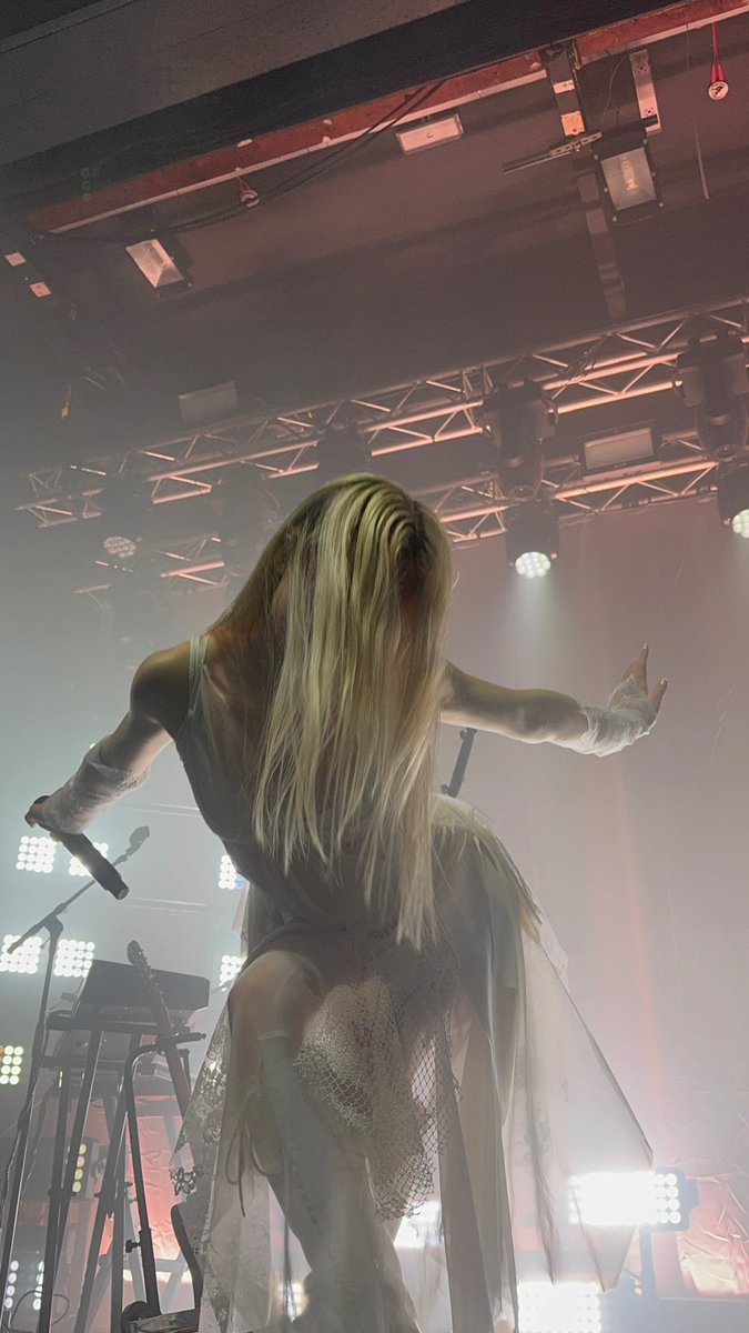 erin lecount tweet media