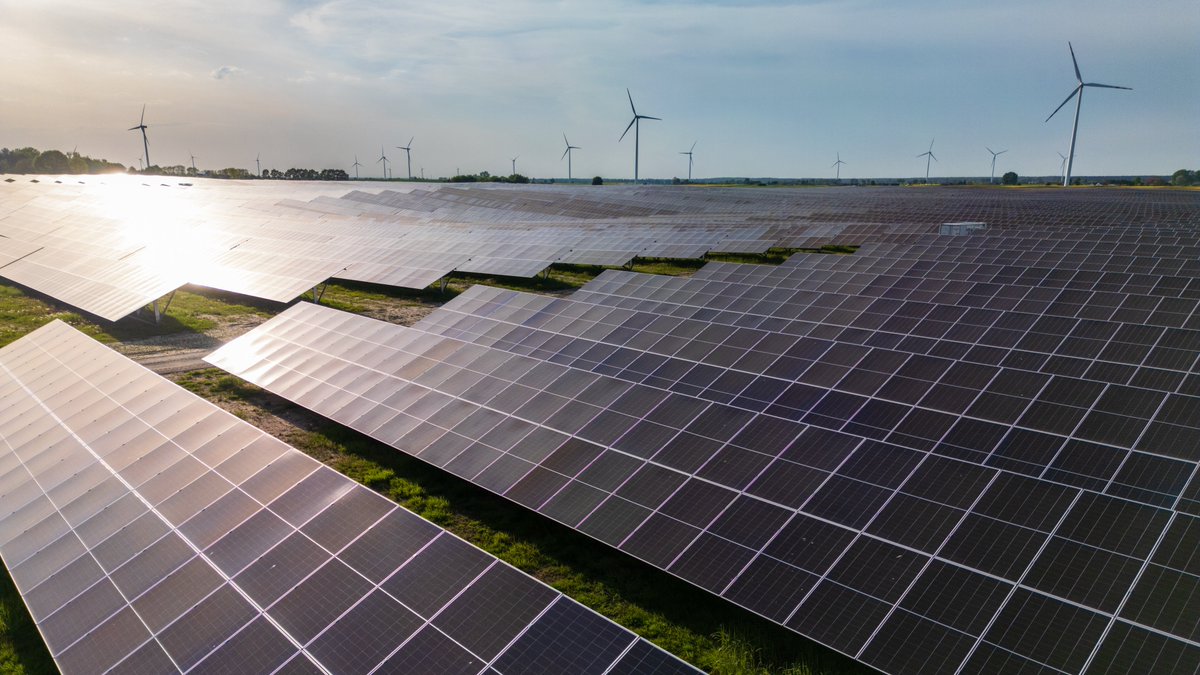 #NEWS:
#CarrefourPolska i #EDP podpisały długoterminowy kontrakt #PPA dotyczący zakupu #energiielektrycznej ze źródeł odnawialnych. Czysta energia pochodząca z instalacji słonecznych i wiatrowych <a href="/EdpRenewables/">EDP Renewables</a> pokryje aż 30% zapotrzebowania energetycznego Carrefour w Polsce.