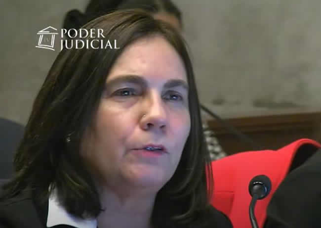 PatricioMery's tweet photo. La corrupción judicial, tráficos de influencia, conflictos de interés en la fiscalía de Chile tiene rostros y nombres,  acá les dejo dos casos: Giovanna Herrera vinculada a las empresas farmacéuticas privadas  "investigó" el caso ACHIFARP Farmacias Populares y Pablo Gómez, esposo de ex ministra de Justicia de Piñera vinculado a los casos Penta, SQM, trabajó en el ministerio del interior con Chadwick, Hermosilla, Zaliasnik y Samuel Donoso.