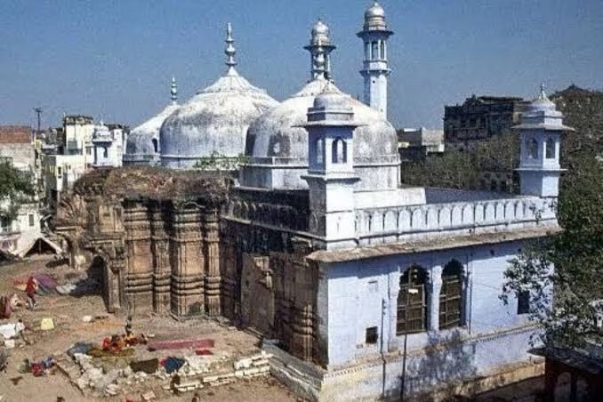 BIG NEWS 🚨 Former ASI regional director KK Muhammed says "Muslims should give up Mathura and  Varanasi sites to Hindus"

He said --

"These 2 places are as important for Hindus as Mecca and Medina are for Muslims"

"Muslims should appreciate that even after getting Pakistan as a