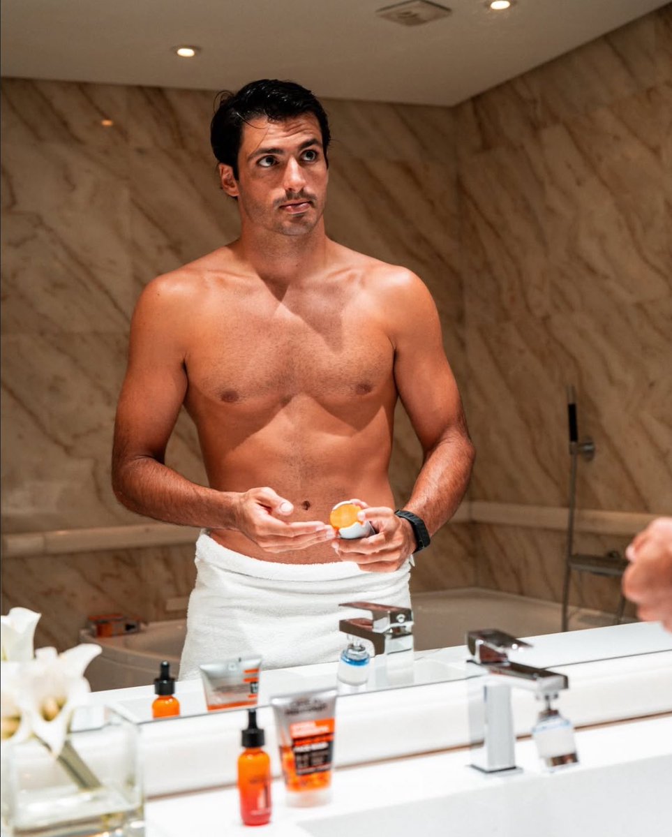 chilionswift's tweet image. NURSE he&apos;s whoring out on main AGAIN.