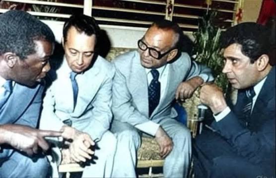 Los 4 titanes de la política dominicana, 
Peña Gómez, Jorge Blanco, Antonio Guzmán y Jacobo Majluta fueron influyentes en los siglos XX y XXI cada uno de ellos jugó un papel crucial en la historía reciente del país marcando períodos de gobierno, elecciones y luchas políticas.