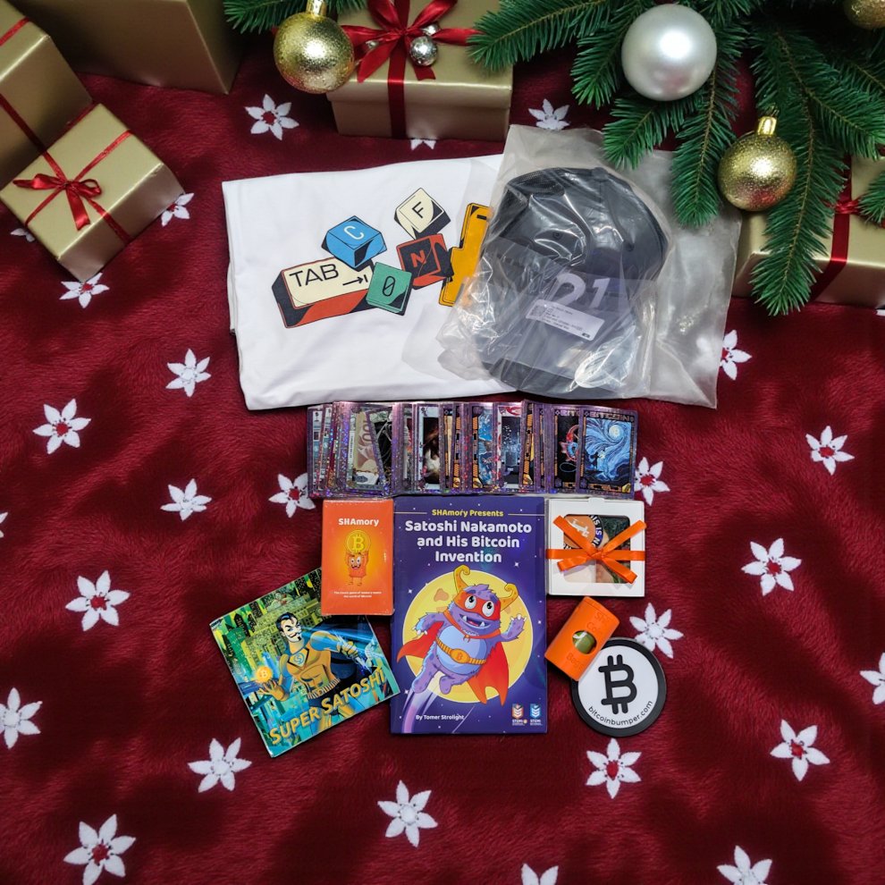 CryptoCloaks's tweet image. DAILY GIVEAWAY #2
(Yes that&apos;s a complete set of Season 3 1/700 rare purple @btc_cards)

To Enter: 
Reply with your best Christmas Bitcoin Meme.
Winner will be chosen this afternoon!