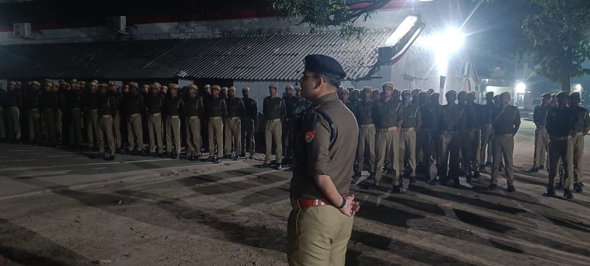 fatehpurpolice's tweet image. #Spfhr के निर्देशन में #co लाइन द्वारा रिजर्व पुलिस लाइन फतेहपुर में  पुलिस आरक्षी पद की चल रही ट्रेनिंग के सम्बंध में रिक्रूट आरक्षियों से वार्ता कर फीडबैक प्राप्त किया गया l साथ ही आवासीय व्यवस्था, मेस कैंटीन इत्यादि का भ्रमण कर जानकारी ली गई एवं प्रशिक्षण व्यवस्था को और भी…