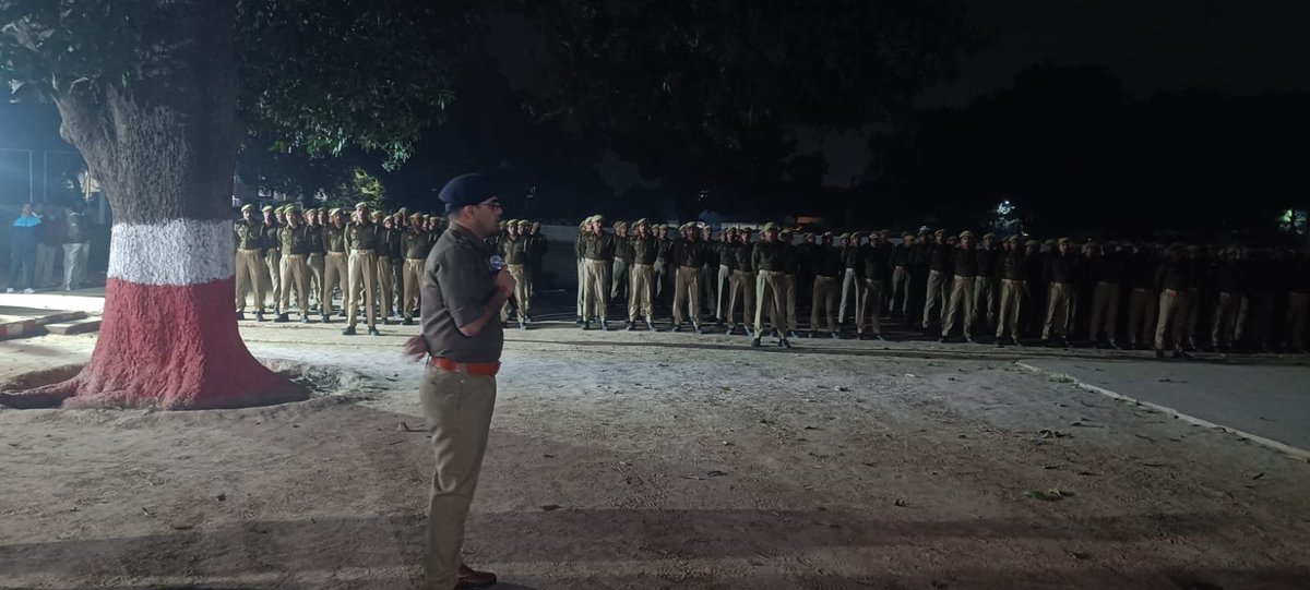 fatehpurpolice's tweet image. #Spfhr के निर्देशन में #co लाइन द्वारा रिजर्व पुलिस लाइन फतेहपुर में  पुलिस आरक्षी पद की चल रही ट्रेनिंग के सम्बंध में रिक्रूट आरक्षियों से वार्ता कर फीडबैक प्राप्त किया गया l साथ ही आवासीय व्यवस्था, मेस कैंटीन इत्यादि का भ्रमण कर जानकारी ली गई एवं प्रशिक्षण व्यवस्था को और भी…