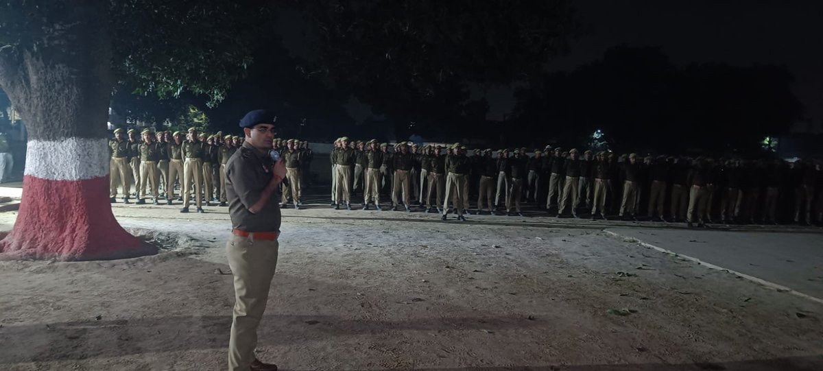 fatehpurpolice's tweet image. #Spfhr के निर्देशन में #co लाइन द्वारा रिजर्व पुलिस लाइन फतेहपुर में  पुलिस आरक्षी पद की चल रही ट्रेनिंग के सम्बंध में रिक्रूट आरक्षियों से वार्ता कर फीडबैक प्राप्त किया गया l साथ ही आवासीय व्यवस्था, मेस कैंटीन इत्यादि का भ्रमण कर जानकारी ली गई एवं प्रशिक्षण व्यवस्था को और भी…