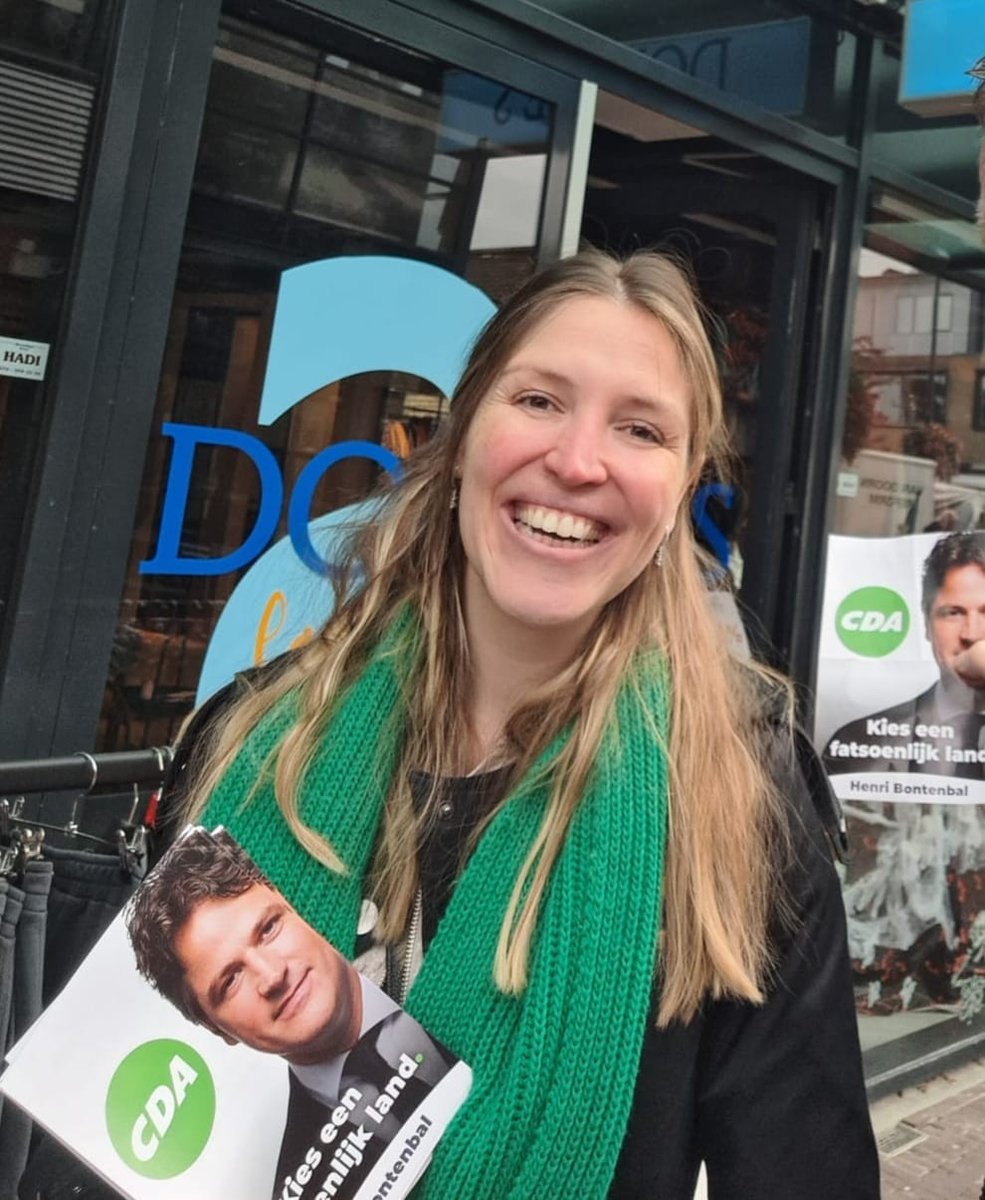 Neef­jes op 2 bij CDA: Onze kin­de­ren ver­die­nen een groe­ne en vei­li­ge gemeen­te

Een nieuwe naam duikt op in de Lansingerlandse politiek. Mariska Neefjes (34) staat tweede op de kieslijst van het CDA Lansingerland en staat te trappelen

Lees verder:
cda.nl/zuid-holland/l…