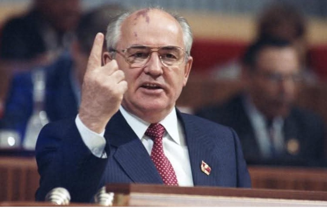 "Миний айлчлал хж байсан соц/сис-н орнуудаас хамгийн хоцрогдсон, хуучинсаг нь БНМАУ бсн.Би тэр улсад 1981 онд очиход Брежнев ч биш бүр Хрущев ч биш Сталины дэглэмийн үед ирсэн юм шиг санагдаж бв.Гхдэ1990 онд маш богино t-нд өөрчлөлт эхлүүлж,Ардчилсан улс блж чадсанд атаархдаг"