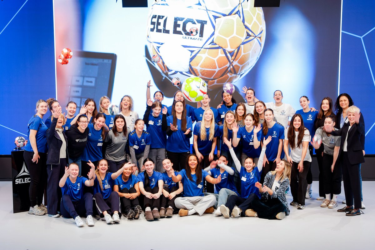 ✨ The #RespectYourTalent camp took place last week, during which the future stars gained valuable insight into a variety of on- and off-court topics from some of the sport’s most successful players! 🙌
🔗eurohandball.com/en/news/en/amb…

#ehf #handball