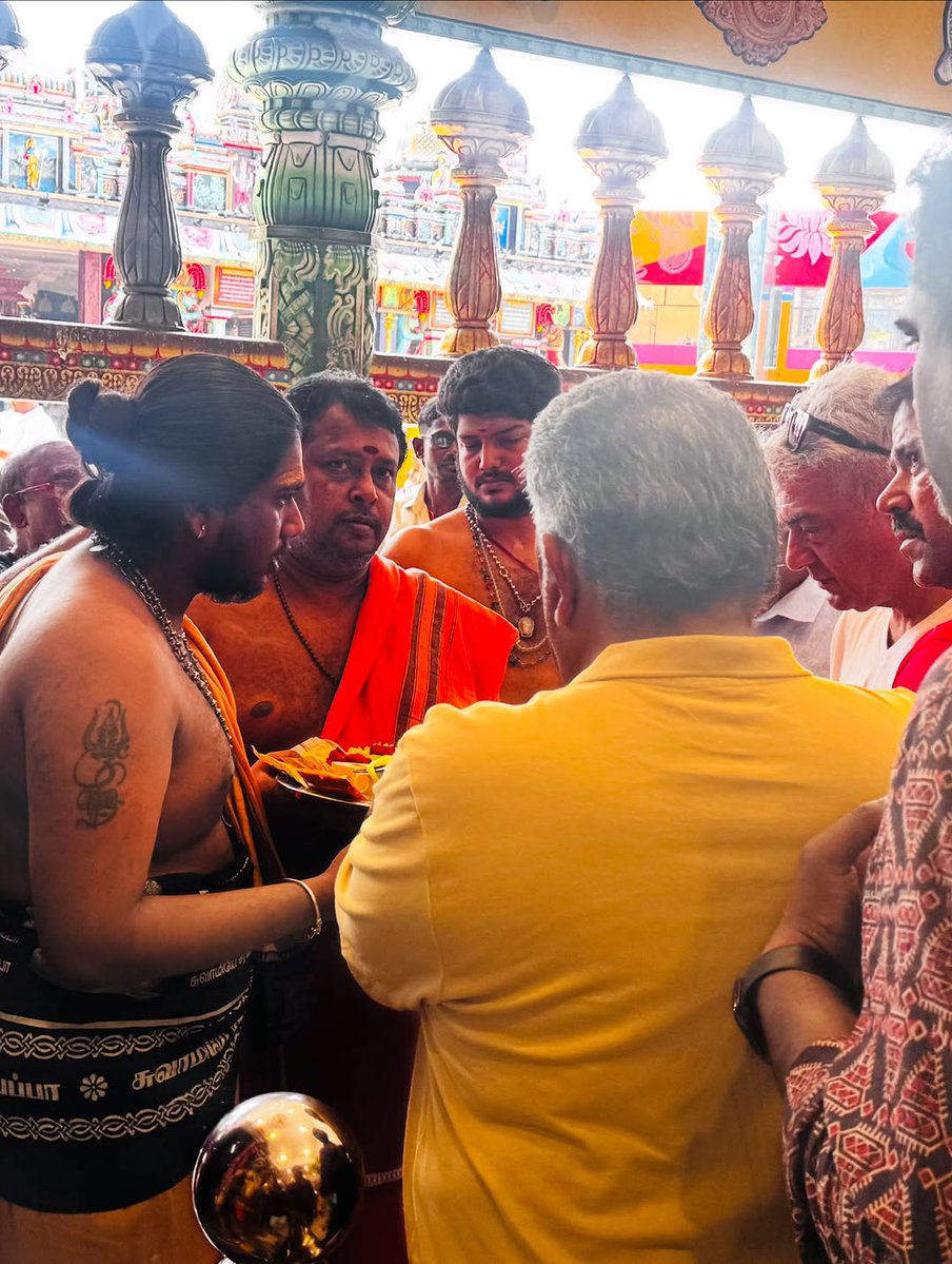 AjithSarju71's tweet image. கடவுள் தரிசனம்!!🛐

#AjithKumar #AjithKumarRacing #ThalaAjith