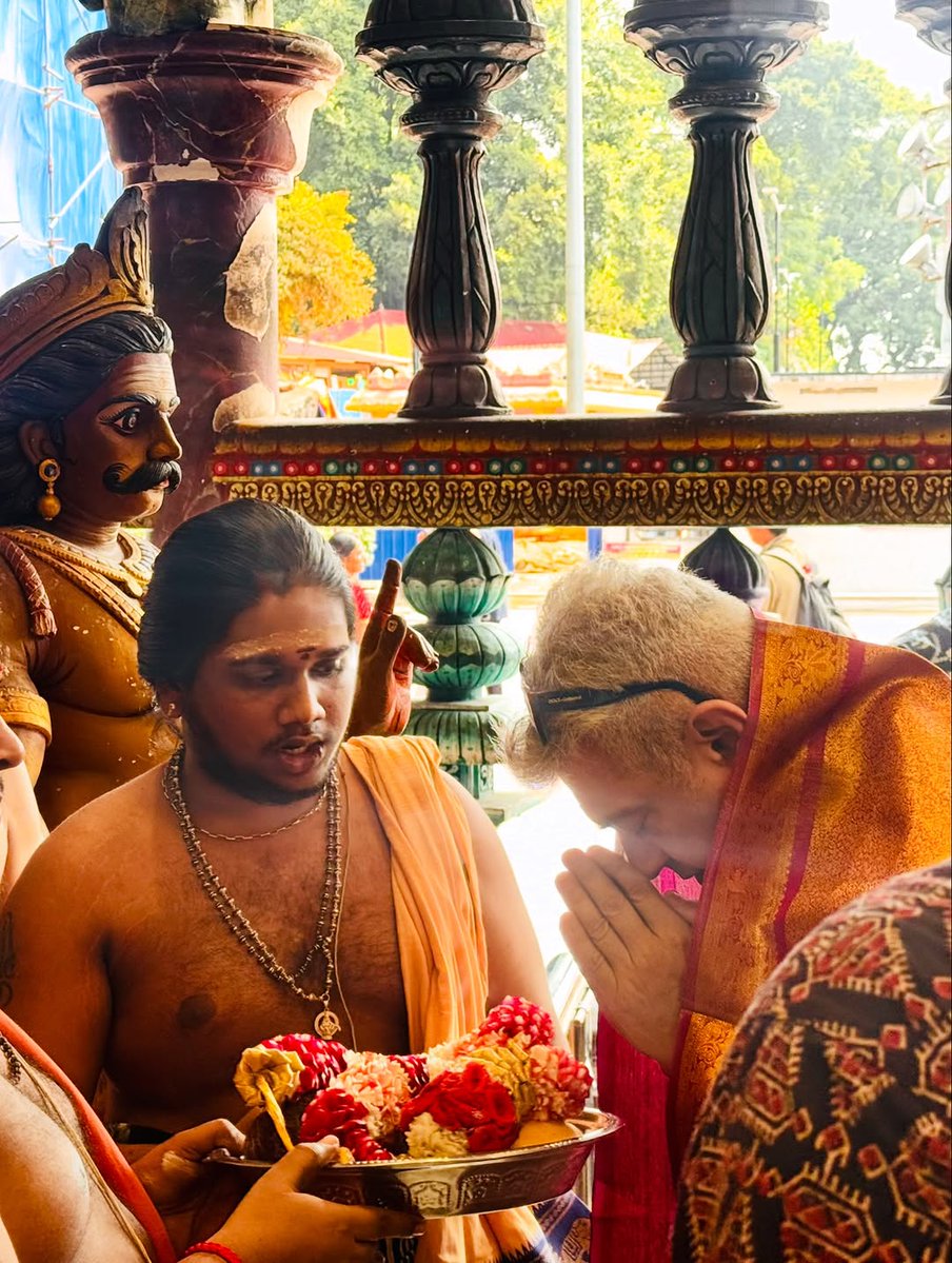 AjithSarju71's tweet image. கடவுள் தரிசனம்!!🛐

#AjithKumar #AjithKumarRacing #ThalaAjith