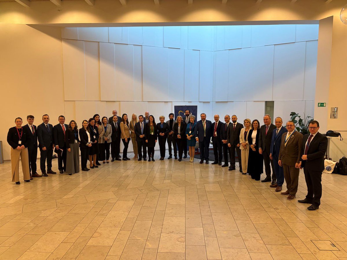 Alberto Fabra tweet media