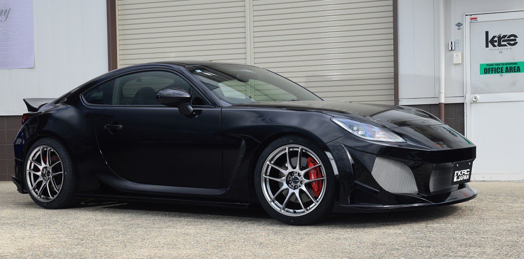 KRC JAPAN』のGR86は、18×9.0J inset 45の『WORK』EMOTION CR SHIGOKU