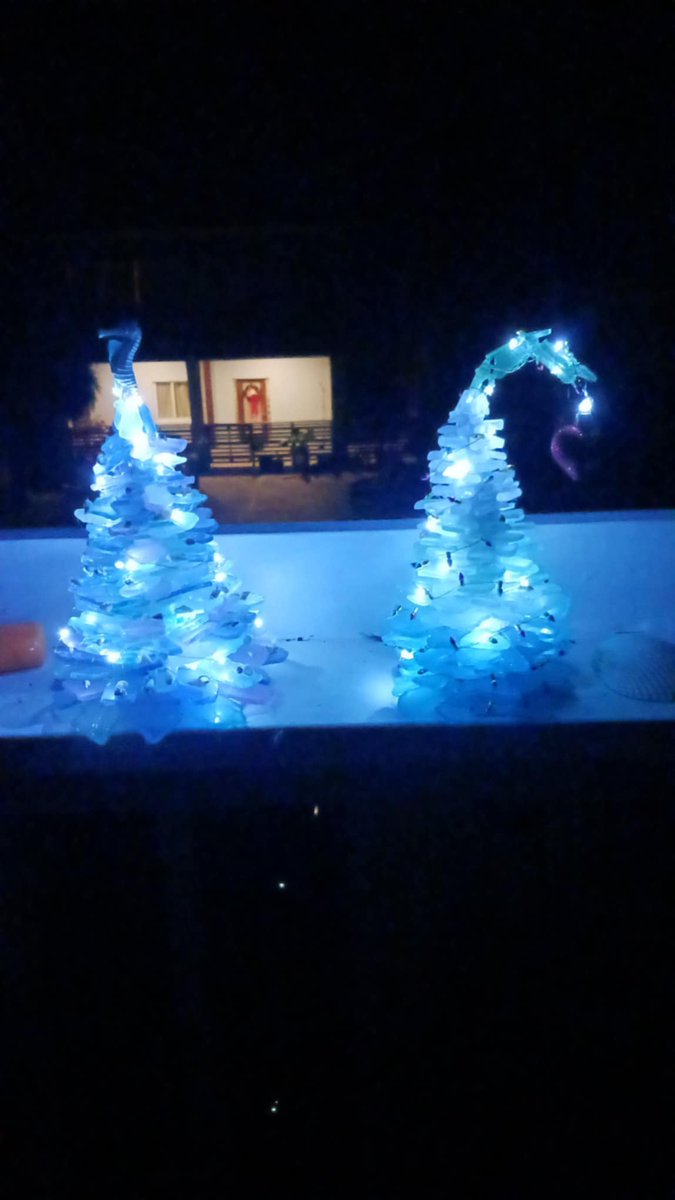 DiedreColetti's tweet photo. I made a grinch-mas tree out of colored sea glass. @thinkinator 
@LoreleiEllen @workingwithdave @1bigfanx1x https://t.co/M7E22rhqCI