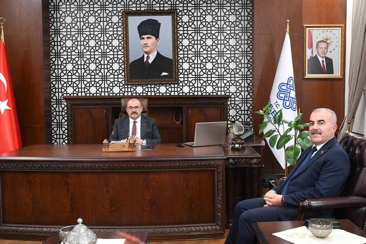 Balıkesir’deki görev süresi sona eren İl Milli Eğitim Müdürü Murat Demir, Vali İsmail Ustaoğlu’na ziyarette bulundu.