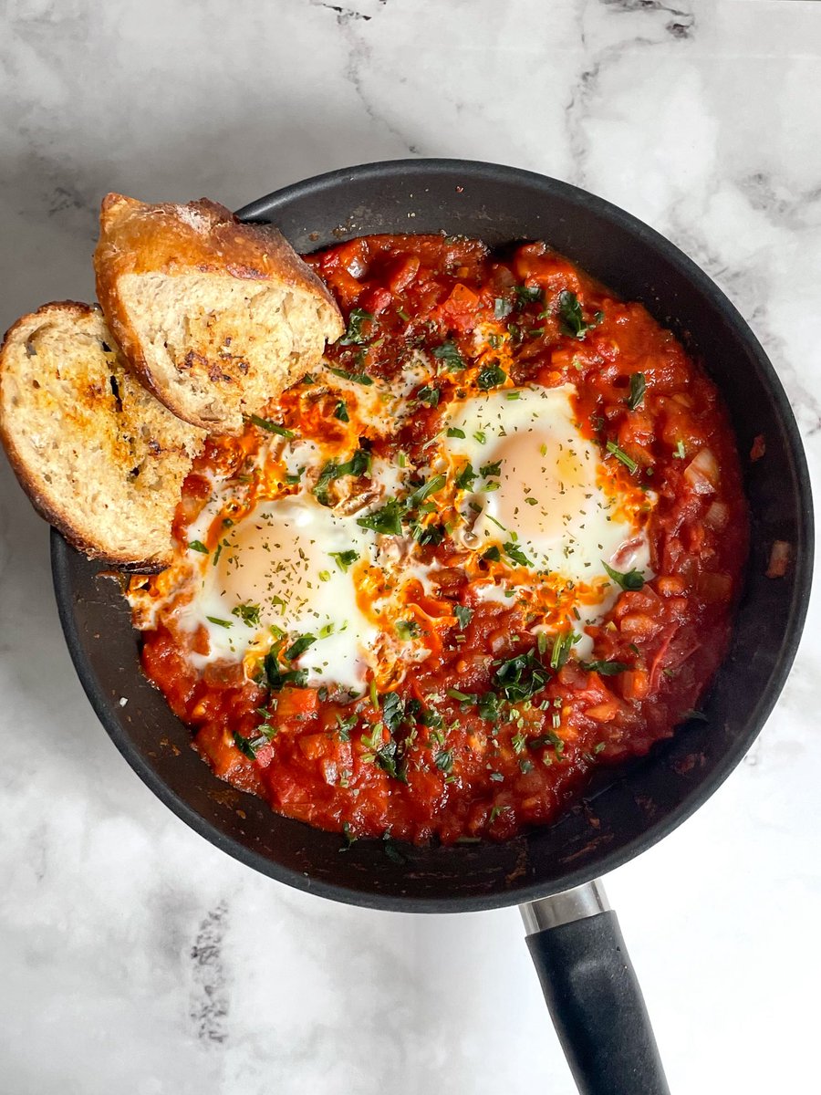 eclairshu's tweet image. F25, single, making whatever the hell i want to eat