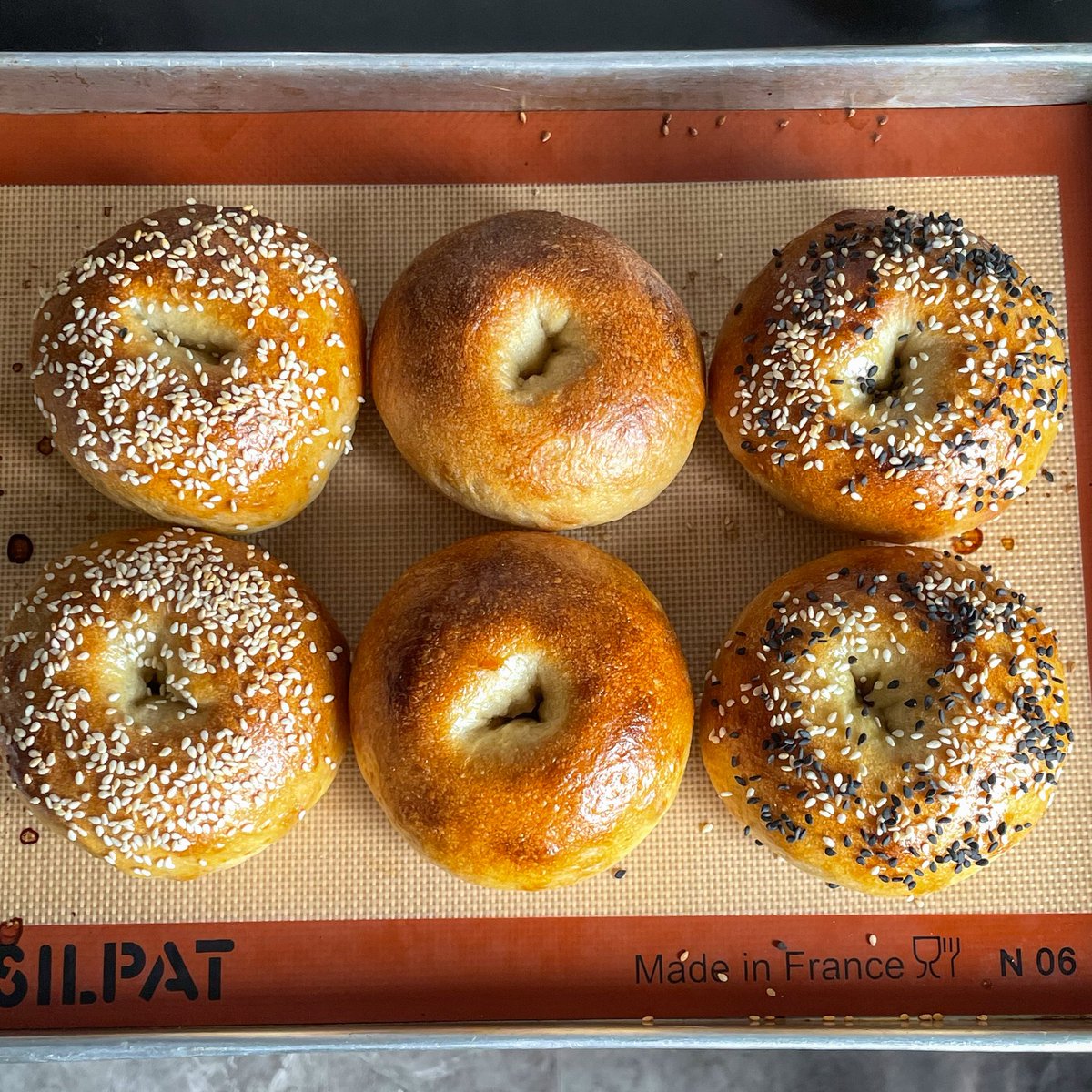 eclairshu's tweet image. F25, single, making whatever the hell i want to eat