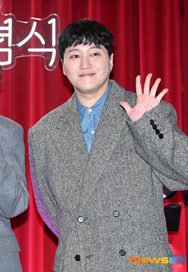 DaemSave's tweet photo. 씨네큐브 25주년 기념식 행사 #김대명 참석 사진 https://t.co/4RWfvs3gqk