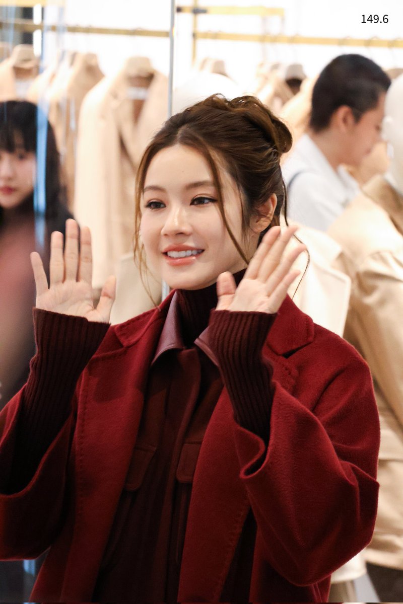 NamtanFilmFC's tweet image. เจ้าหญิงพบปะประชาชนยายเดือนมากก 💕

TIPNAREE WITH MAXMARA
#MaxMaraxNamtan 
#MaxMara #MaxMaraTH