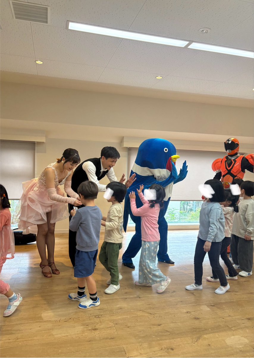mayumi_fukuyama's tweet image. ダンスビュウ1月号絶賛発売中✨
相談役でお手伝いしている保育園の一つ西原りとるぱんぷきんず。NPO法人社交ダンス文化振興会の素敵な先生方と子供たちの交流を通じて一流に触れる体験の様子を取材していただきました。キラキラ目を輝かせている未来のダンサーたちをぜひ誌面でご覧ください✨
