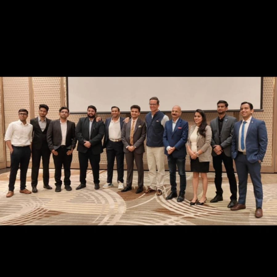 Aum_Alpha's tweet photo. @coinbase, the world’s largest crypto company, launches in India.

AumAlpha curated its first Mumbai event with @JohnOLoghlen and the Coinbase India team. Our CEO, @KushaalPatel, shared insights on India’s accelerating crypto adoption.

#AumAlpha #Coinbase #Crypto https://t.co/GTH8YJJxex