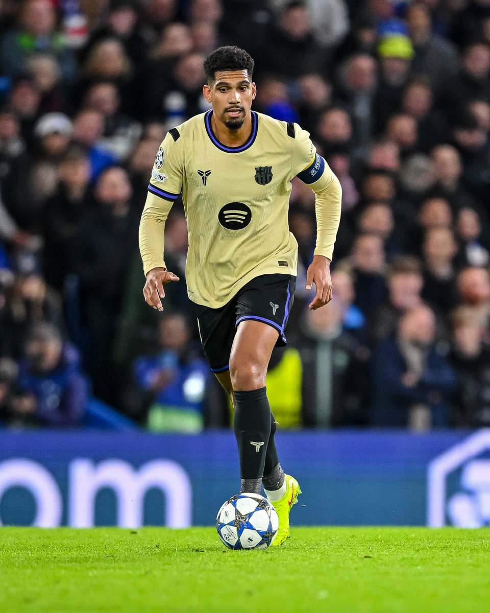 _BeFootball's tweet image. 🚨 𝗔̀ 𝟮𝟲 𝗔𝗡𝗦, 𝗥𝗢𝗡𝗔𝗟𝗗 𝗔𝗥𝗔𝗨𝗝𝗢 🇺🇾 𝗔 𝗗𝗘́𝗖𝗜𝗗𝗘́ 𝗗𝗘 𝗦𝗘 𝗠𝗘𝗧𝗧𝗥𝗘 𝗘𝗡 𝗥𝗘𝗧𝗥𝗔𝗜𝗧 𝗗𝗨 𝗙𝗢𝗢𝗧𝗕𝗔𝗟𝗟 𝗣𝗢𝗨𝗥 𝗨𝗡𝗘 𝗗𝗨𝗥𝗘́𝗘 𝗜𝗡𝗗𝗘́𝗧𝗘𝗥𝗠𝗜𝗡𝗘́𝗘 ! 😳

L’Uruguayen avait essuyé de vives critiques après son match contre Chelsea.

«…