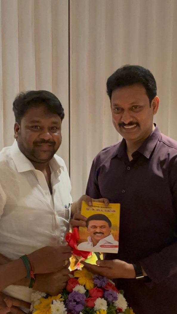 kstamiludayan's tweet image. இன்று பிறந்தநாள் காணும் மாண்புமிகு பள்ளிக்கல்வித்துறை அமைச்சர் முனைவர் திரு.@Anbil_Mahesh அவர்களை நேரில் சந்தித்து வாழ்த்துக்களை தெரிவித்தேன்.

#HBDAnbil #Dranbil #anbilmahesh #anbudananbil 
#HBDDrAnbil #AnbilMaheshPoyyamozhi