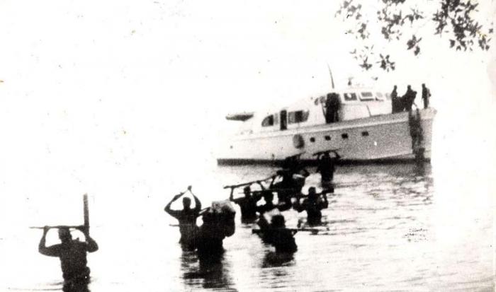 RamnMonte1's tweet photo. Hoy conmemoramos el 69 aniversario del desembarco del yate Granma, el 2 de diciembre de 1956, con sus 82 expedicionarios y #Fidel al frente, con la misión de liberar la Patria y lograr la verdadera independencia. #CubaViveEnSuHistoria #FidelPorSiempre https://t.co/9V3IUJXaoV