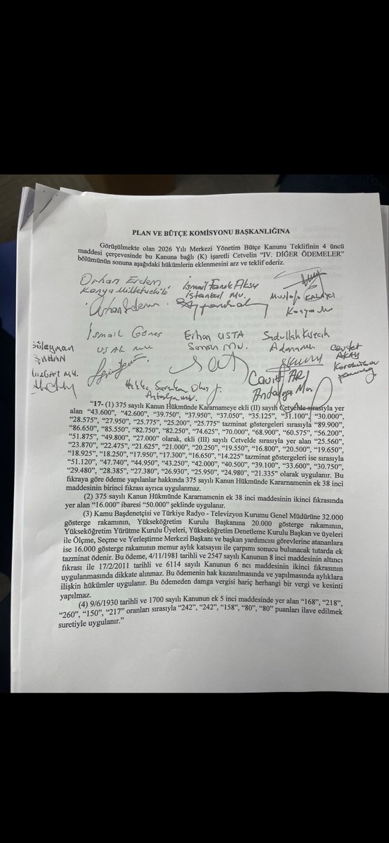 polisplatform's tweet image. Devletin lojmanında oturup, makam aracı ile işe giden bazı memurlara yapılan iyileştirme: 30.000₺

Maaşının yarısını kira ve ulaşıma ödeyen diğer memura yapılan iyileştirme: 0₺

#memur
@Akparti @RTErdogan