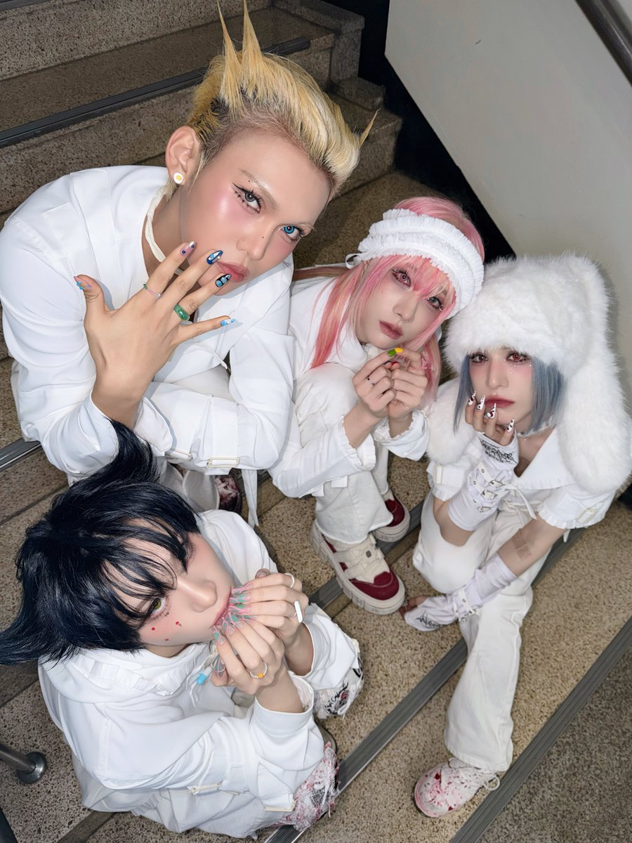 XLOV_official's tweet image. [📸]

251128 KBS2 뮤직뱅크

🤍𓆩𝒳ℒ𝒪𝒱𓆪☁️

#XLOV #엑스러브
#Biiip #XLOV_Biiip
#UXLXVE #XLOV_UXLXVE