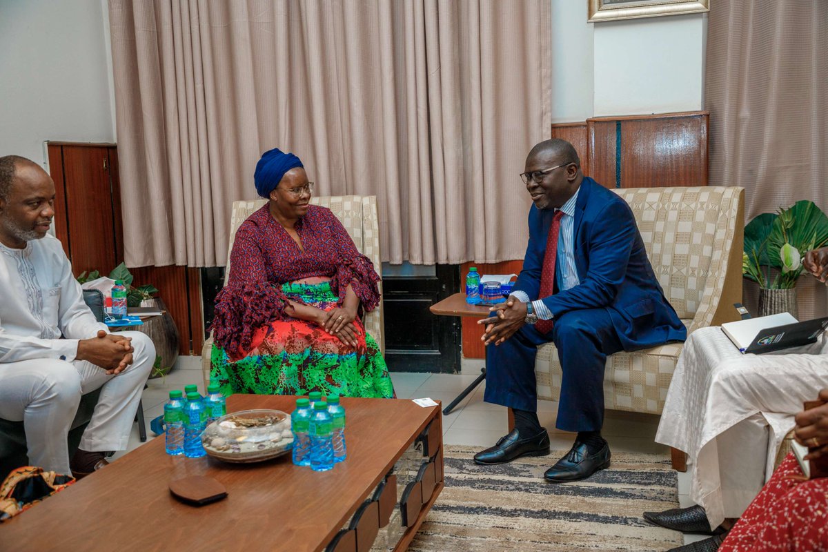 unwomenafrica's tweet image. As part of her first day of official visit to Senegal, the Deputy Executive Director of UN Women held a high-level meeting with the Secretary General of the Ministry of Foreign Affairs.

#UNWomen #Senegal #WomenInDiplomacy #FeministDiplomacy #GenderEquality #Beijing30 #WomenLead