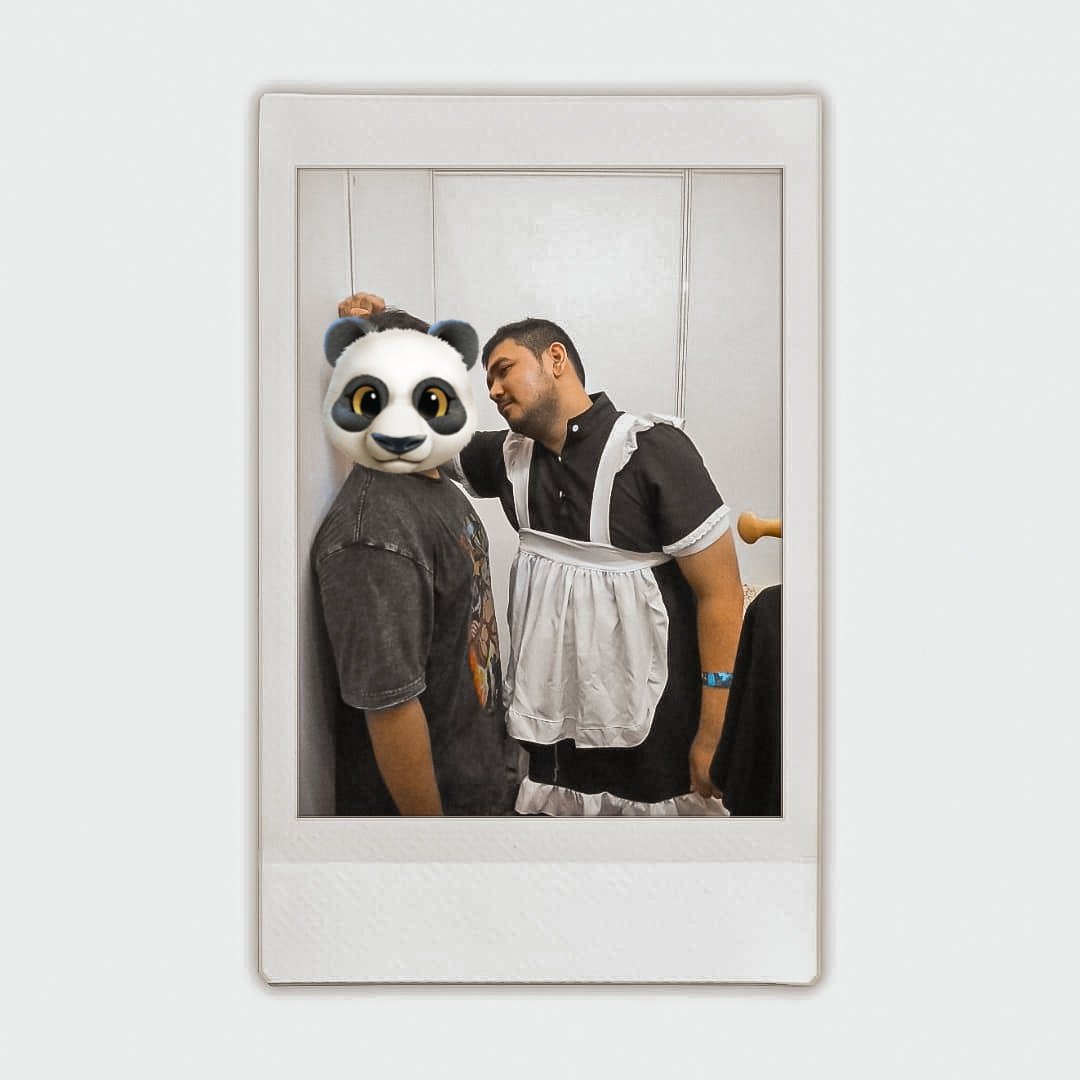 sdkDefault's tweet image. late post CF

salah satu momen kabedon pengunjung booth beruang madu