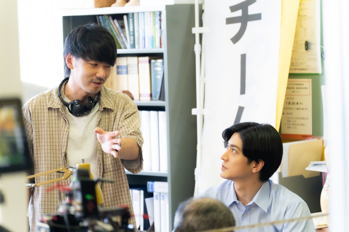 oricon's tweet photo. 中島裕翔、主演ドラマ現場で
ムードメーカー発揮💫

WOWOW『連続ドラマW シリウスの反証』
撮影現場の様子をお届け❗️

機材倒れるとスタッフより先に…
「すいませんでしたー！」
https://t.co/XzHgYiGva0

#シリウスの反証 #中島裕翔 https://t.co/UCrYgO7wBz