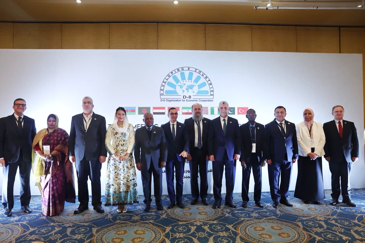 Bugün Mısır’ın başkenti Kahire’de icra edilen D-8 Ticaret Bakanları Konseyi’nin 4. toplantısına katıldık.

D-8, 15 Haziran 1997’de o zamanki Başbakanımız merhum Prof. Dr. Necmettin Erbakan’ın önerisi ile İstanbul’da kurulmuştu. Aralık 2024’te Kahire’de yapılan ve Cumhurbaşkanımız