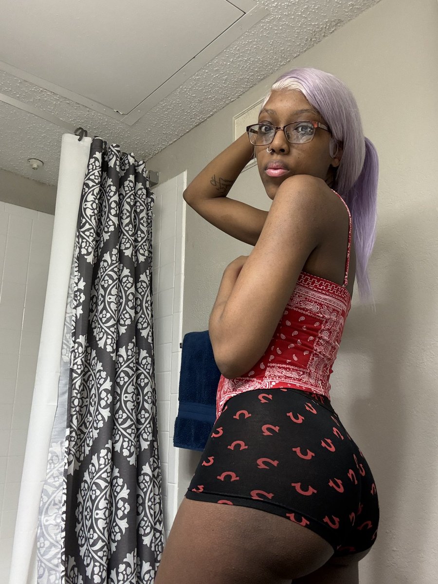Lulbitisme_'s tweet photo. Lil slim thick mf u look good😝💋 https://t.co/0idCB92lzt