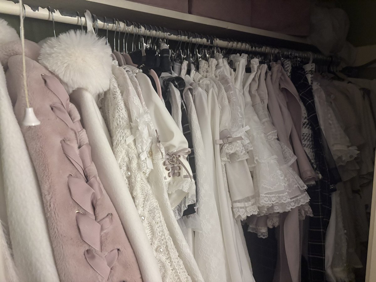 yuna_yuukyu's tweet image. I legit have the most elite wardrobe I just can’t fit into half of it but when I can trust it is so OVER.