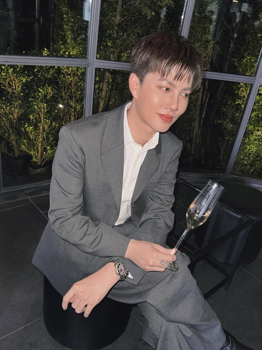 will increase the family 🦊🐶?

Surrounded by good company 🐾🥂

02/12/25 

 IG : bbenzalert Update 

❥ <a href="/Benzalert_np/">BENZALERT 🦊</a>
Benz Atthanin #BENZALERT
#แบตเตอรี่ของอเลิ๊ต