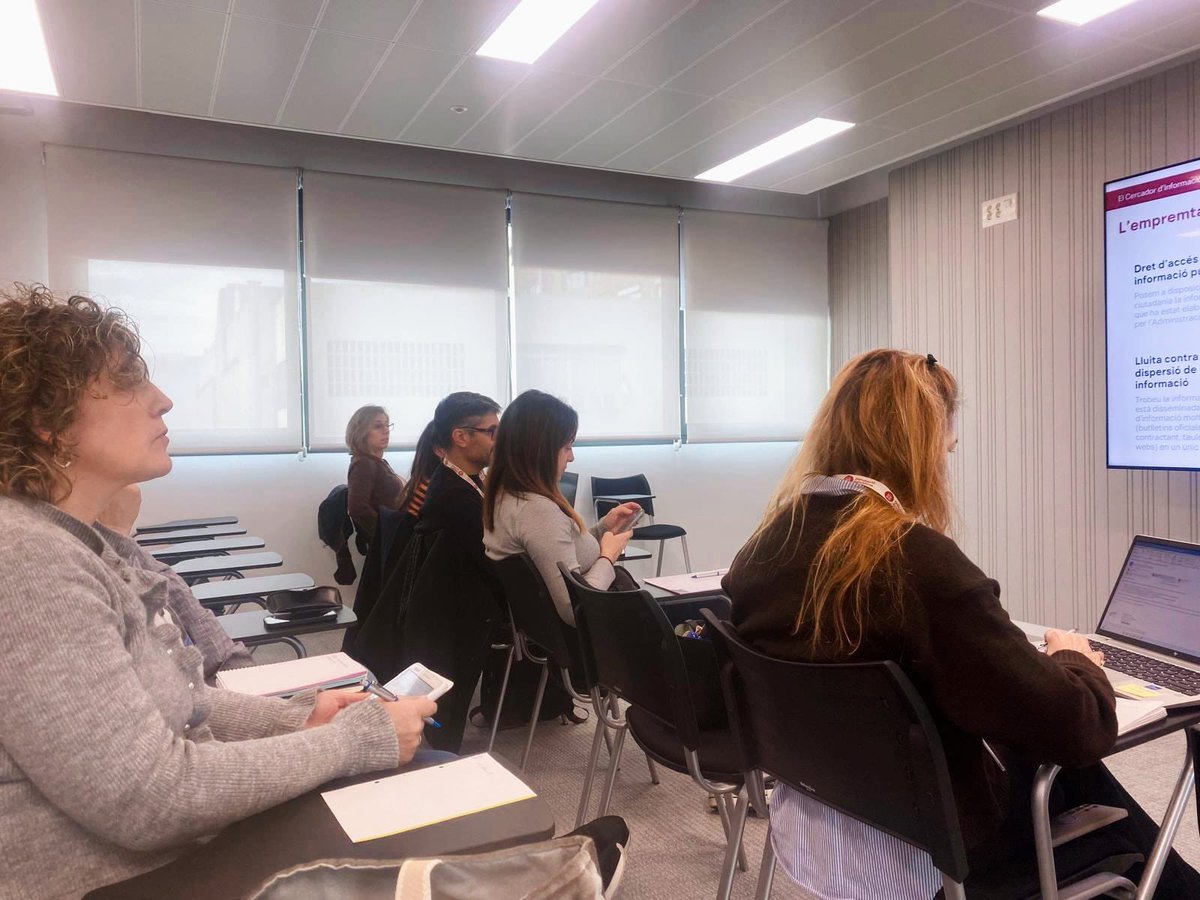 ✏️Avui fem formació amb la Desirée Gonzálvez sobre ‘El CIDO com a eina per a l’organització de fires: recursos econòmics i informació pública’. 

📌 Seguim formant als/les nostres associats/des.

#SomFires <a href="/diba/">Diputació de Barcelona</a>