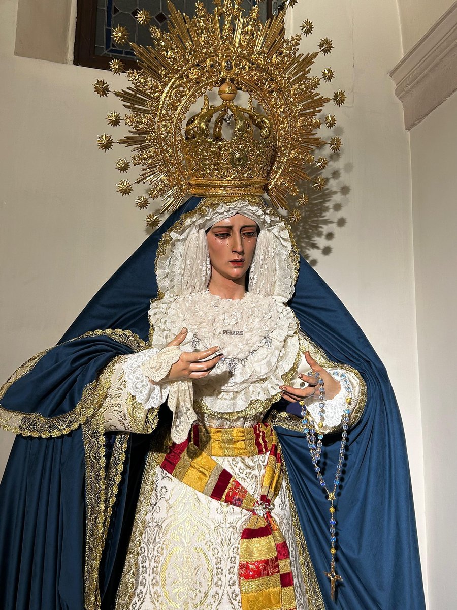 María Santísima del Rosario para la Solemnidad de la Inmaculada Concepción de María.

La Virgen se encuentra vestida luciendo un manto de terciopelo azul estrenado para la ocasión y una saya de brocado antiguo, ricamente engalanada con conchilla dorada.