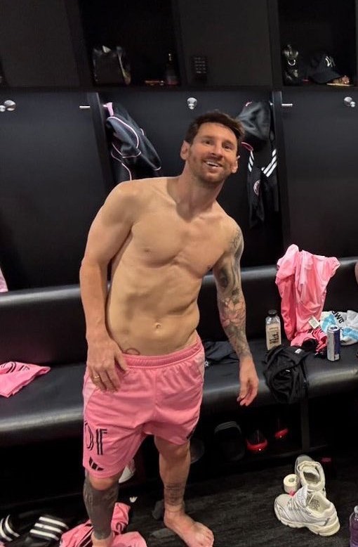 BarcaWorldwide's tweet image. Lionel Messi is 38 years old with no plastic surgery btw😳🐐
