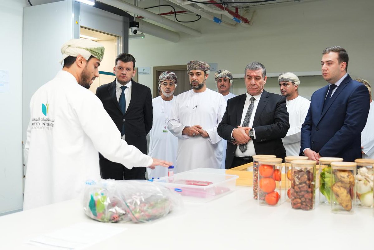 قام المهندس ياسين المهدي وليد وزير الفلاحة والتنمية الريفية والصيد البحري بالجمهورية الجزائرية الديمقراطية الشعبية الشقيقة والوفد المرافق له بزيارة عددٍ من الأسواق المركزية في سلطنة عُمان، شملت سوق الخضروات والفواكه «سلال»، وسوق الجملة بمدينة خزائن الاقتصادية، وسوق الجملة المركزي