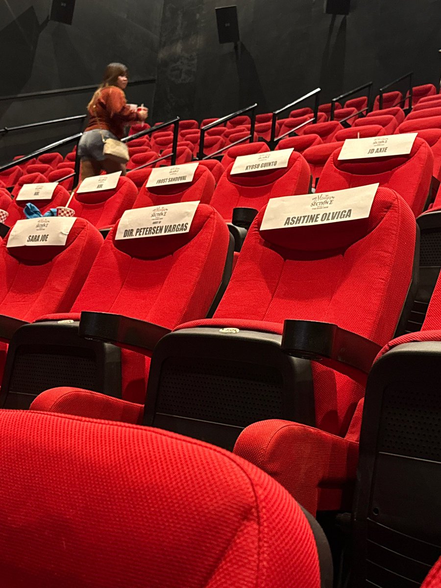 _adluvr's tweet image. SA LIKOD LANG NAMIN SEATS NILA ASH WTFUCKDKDJHSHWH 😭😭😭😭😭